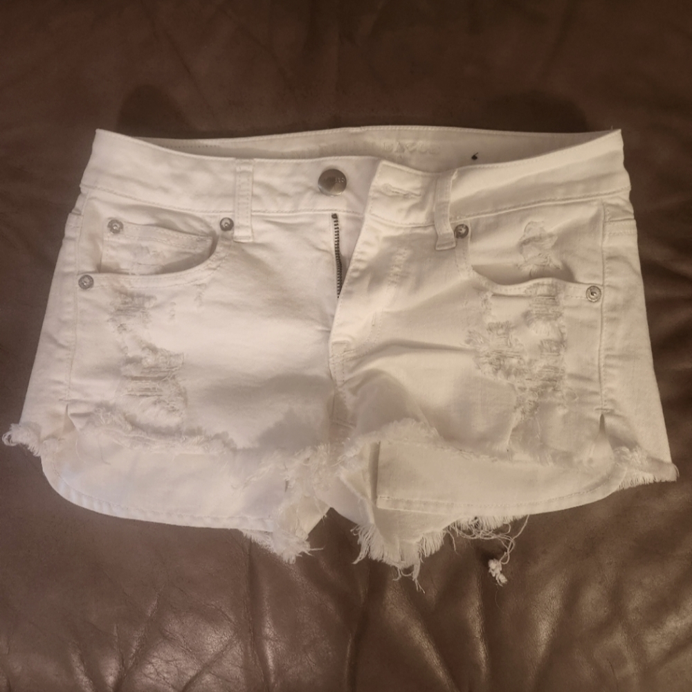 American Eagle white shorts